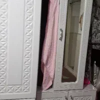 جاکفشی و میز ارایش