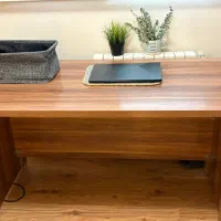 کتابخانه و‌میز تحریر