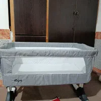 تخت کنار مادر زویه