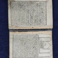 چند جلد کتاب قدیمی