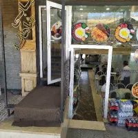 به دو نفر خانم یا آقا  در غذا خوری نیازمندیم