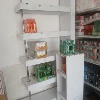 یک دوکور چوب تمیر مرتب برای مغازه فروشی