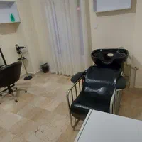 اجاره اتاق ۹ متری و تخت و صندلی در سالن زیبایی|اجارهٔ دفتر کار، اتاق اداری، مطب|کرج, عظیمیه|دیوار