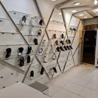 دکوراسیون کیف و کفش کتانی|فروشگاه و مغازه|قم, نیروگاه|دیوار