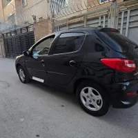 پژو 207 مدل1401سقف پانا سقف شیشه معاوضه دارم