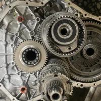 تعمیرکار تخصصی مکانیک و برق و تعلیق رنو و ...