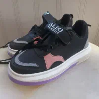 کفش بچگانه سایز ۳۳ قالب کوچک نو نو با جعبه