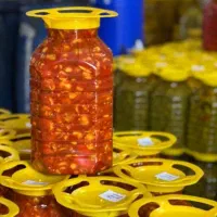 فروشنده جوان برای نمایشگاه شاهین شهر