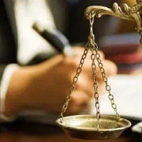 وکیل پایه یک دادگستری (خانم)