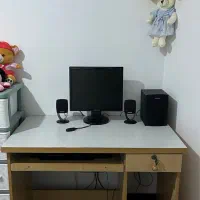 فروش مانیتور و میزکامپیوتر در حد نو