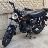 موتورسیکلت کی وی ۱۵۰مدل۱۴۰۲ درحد صفر