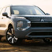 میتسوبیشی اوتلندر 2026