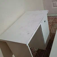 میزتحریریکم زدوخش دارد