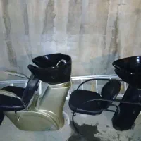 ۳ عدد سرشور طرح مختلف و صندلی تاشو کار آرایشی سالم