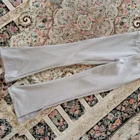 تعدادی شلوار جین و پارچه ای