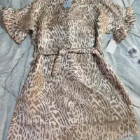 تعدادی لباس یا پیراهن مجلسی نو