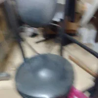 تعدادی صندلی فلزی روکش چرم دو مدل