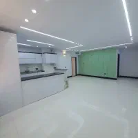 ۸۲ متری    رو به نما  پارکینگ سندی   نوسازی شده