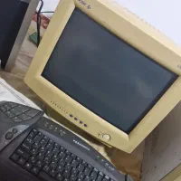 کیس و مانیتور و کیبورد