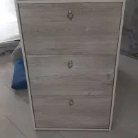 جاکفشی سه‌طبقه طرح چوب تمیز و سالم