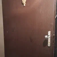 درب ،پنجره،صندلی