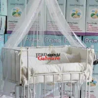 گهواره کنار تخت مادر