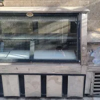 یچال ویترینی