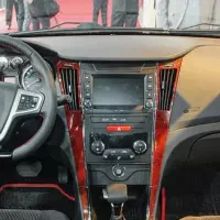 راننده با خودرو