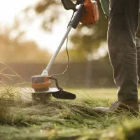علف‌زنی و حذف علف هرز باغ