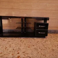 ۲ عدد میز تلویزیون شرکتی (پلاک دار) ۳۰۰ تومن|میز تلویزیون|قم, باغ شریفی|دیوار