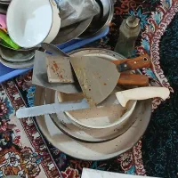 میز و صندلی و خرده وسایل ساندویچی