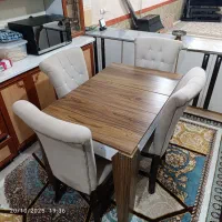 میز ناهارخوری چندمنظوره با طراحی خاص و جادار