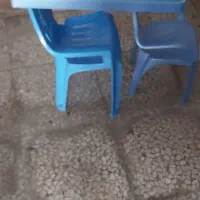 دوعدد صندلی و یک میز تحریر