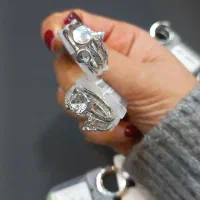 گالری آوین (  بورس انواع شومیز و اکسسوری زنانه)