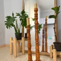 شمعدان چوبی کنارسالنی