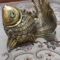 مجسمه ماهی پولک دار