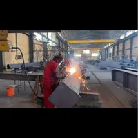تکنسین برق جرثقیل در اسکلت سازی