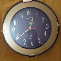 یک‌عدد‌ساعت‌دیواری‌