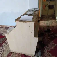 یک عددمیزبزرگ بفروش میرسد