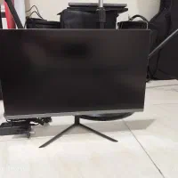 دو دستگاه مانیتور