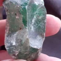 سنگ مشکوک به زمرد و یشم