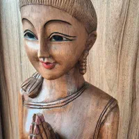 مجسمه زن تایلندی و سرخپوست چوبی