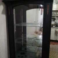 ویترین، میز عسلی سه پایه گرد