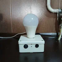 چراغ قوه دست ساز