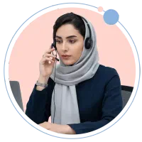 خانوم جوان برای پشتیبانی تلفنی حضوری