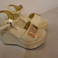 روسری و کفش زنانه و مردانه ارزان و با کیفیت