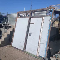 فروش تخت اهنی و باسکول و درب حیاط