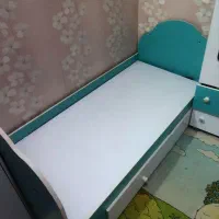 تخت نوجوان