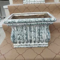 تعدادی گلدان سرامیکی و پلاستیکی