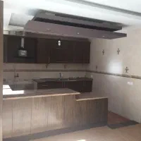 اجاره همکف ۱۳۰متر بنا و ۱۰۰متر حیاط اختصاصی خ وحید